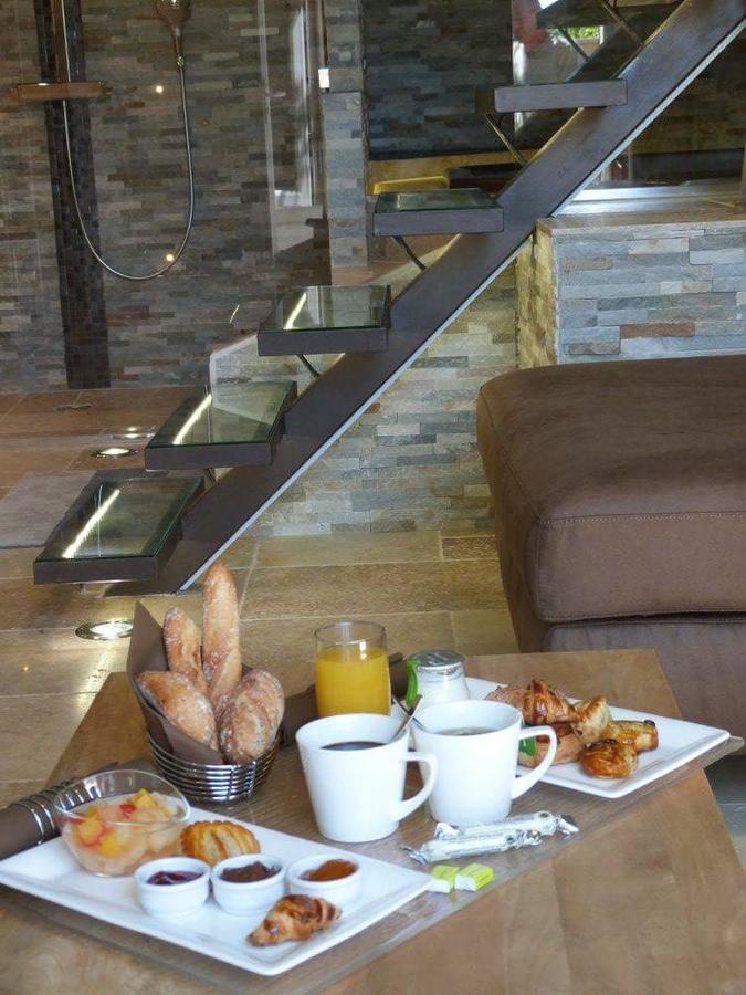 L'Eveil Des Sens Hotell Châteauneuf-le-Rouge Exteriör bild